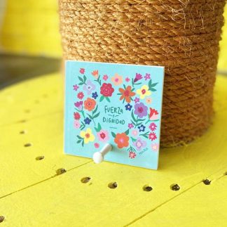 Cuadro-Perchero Fuerza y Dignidad