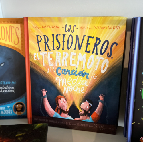 Libro Los prisioneros, el terremoto y la canción de medianoche